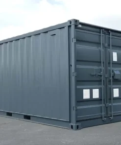 Contenedor de 15 pies con instalación eléctrica, rejillas de ventilación y cerradura con llave.